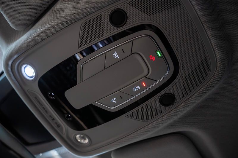 Audi Q8 55 TFSI e 250 kW, QUATTRO, DPH - fotka 35 z 38