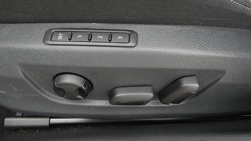 Škoda Superb Combi 2,0 TDI DSG Style - fotka 22 z 24