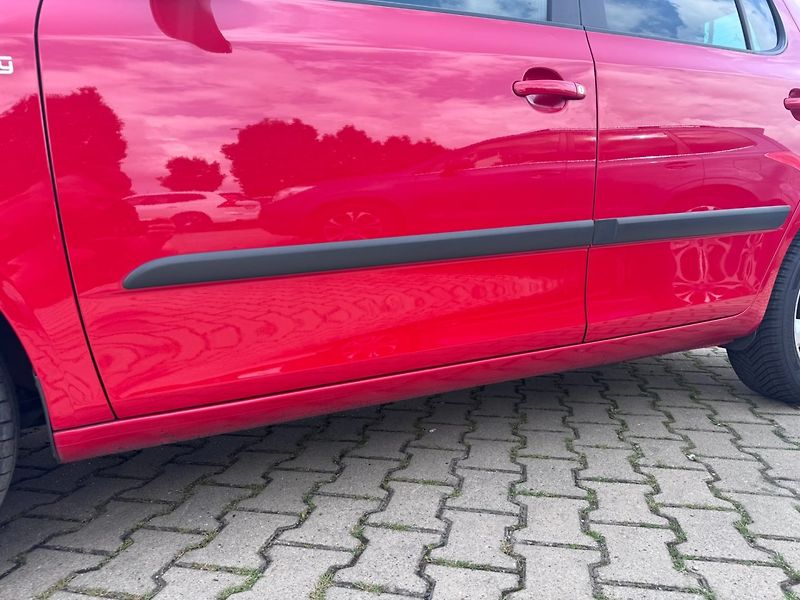 Škoda Fabia (2011) 1,2 TSI 63 KW KM STK - fotka 16 z 49