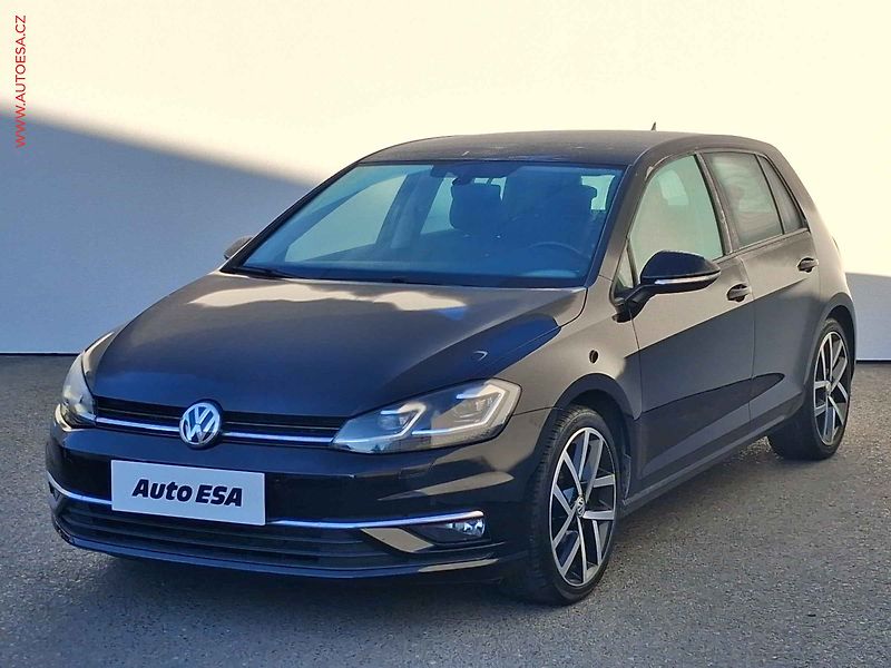 Volkswagen Golf (2018) 1.5 TSi, Highline, DSG, LED - fotka 3 z 18