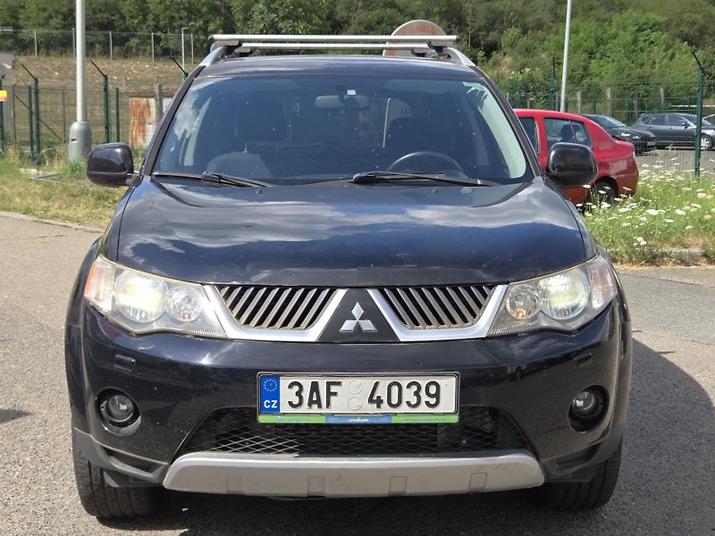 Mitsubishi Outlander 2,0DI-D 4x4  - fotka 2 z 9