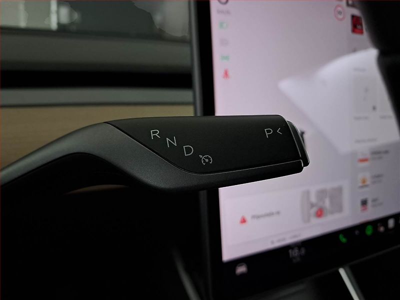 Tesla Model 3 (2020) Std Range Plus 52kWh, SoH 83% - fotka 13 z 22