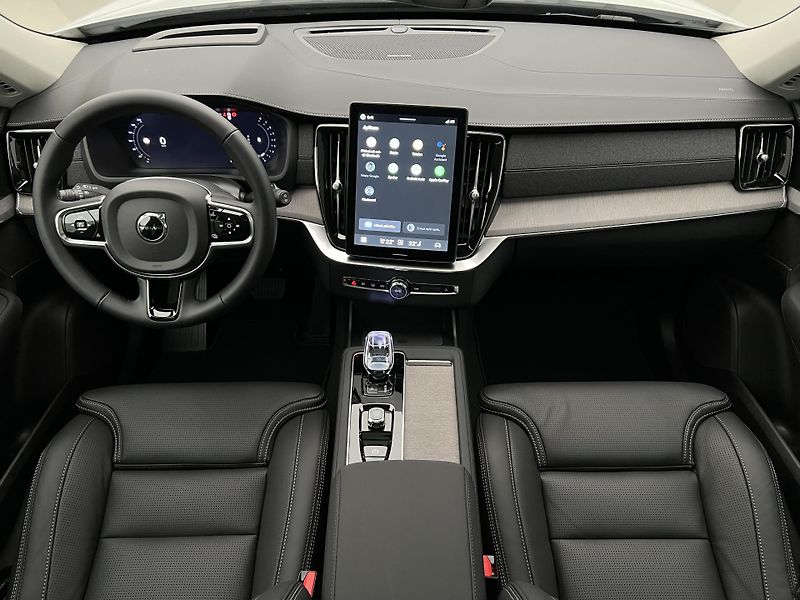 Volvo XC90 (2026) B5 AWD DARK PLUS - fotka 2 z 47