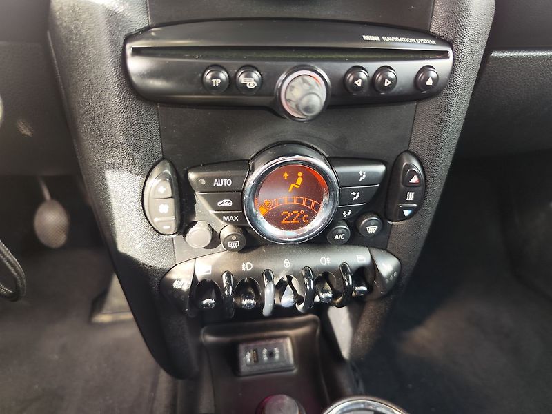 Mini Cooper 1.6/90kW PANO,NAVI - fotka 17 z 26