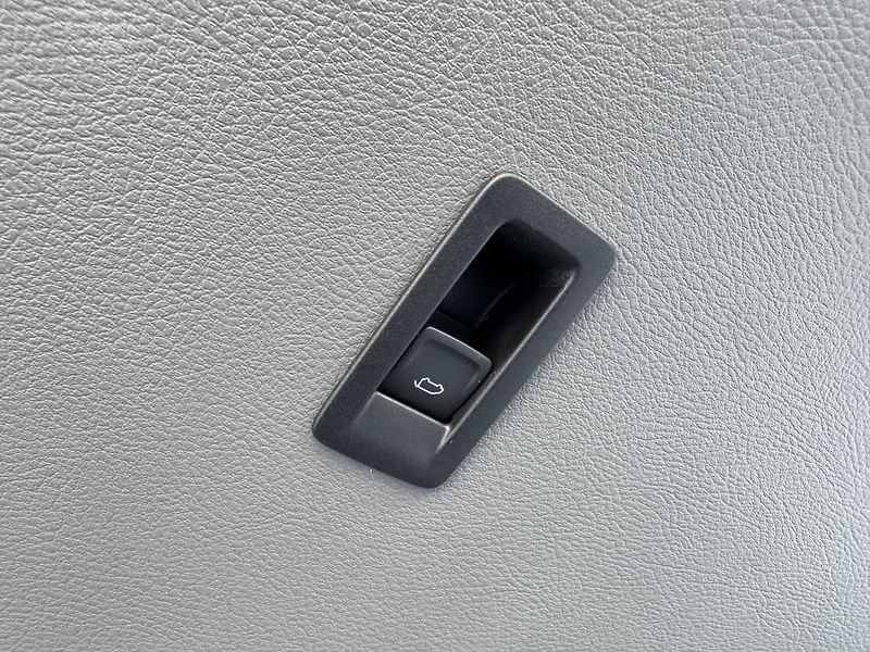 Volkswagen Caravelle 2,0TDI DSG*LONG*REZERVACE! - fotka 30 z 34