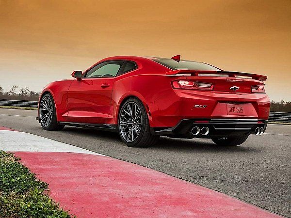 Chevrolet Camaro ZL1.