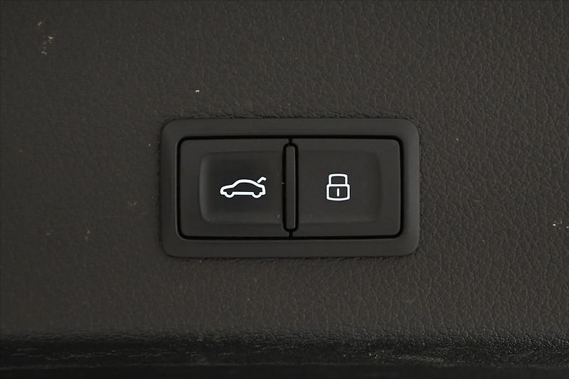 Audi e-tron 55 300 kW QUATTRO S-LINE Záruk - fotka 27 z 31