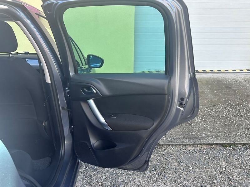 Citroën C3 (2010) 1.6i Panorama/NAVI/1Maj/88kW - fotka 16 z 27