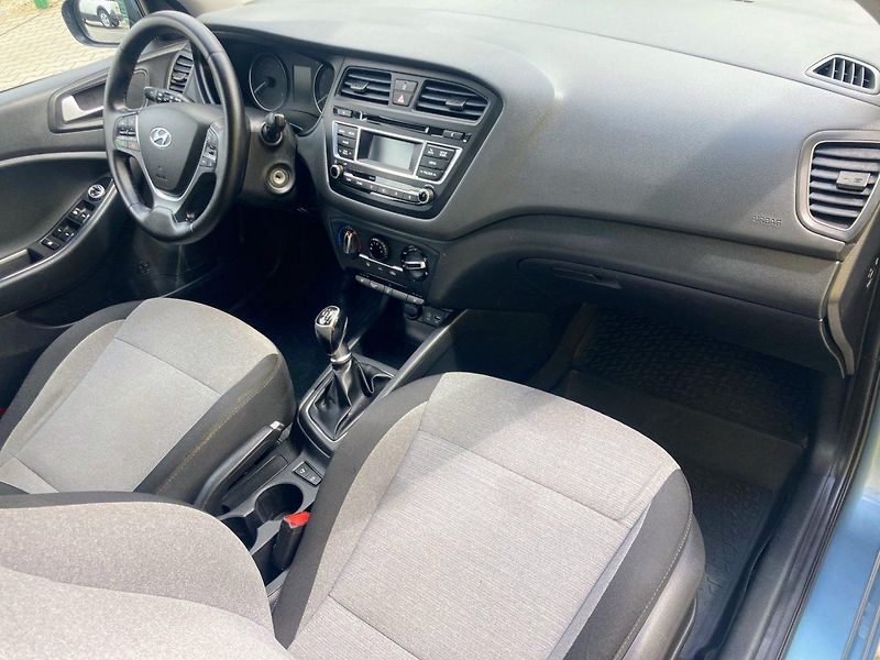 Hyundai i20 1,1CRDi (55kW)*TAŽNÉ ZAŘÍZENÍ* - fotka 9 z 17