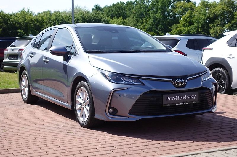 Toyota Corolla 1.5 BA 6 MT Comfort + Tech - fotka 3 z 32
