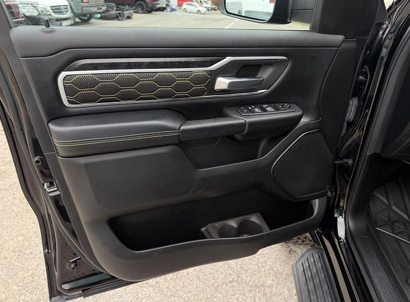 Dodge RAM (2021) +HEMI+LPG+OFFROAD PAKET+ - fotka 15 z 24