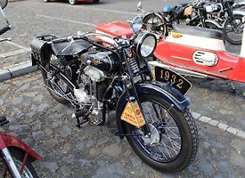 Nádherně zrenovovaný motocykl Praga BD 500 DOHC byl k vidění při nedávném srazu historických vozidel v severočeském Terezíně.