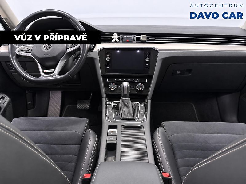 Volkswagen Passat 2,0 TDI 140kW 4M DSG Elegance - fotka 3 z 12
