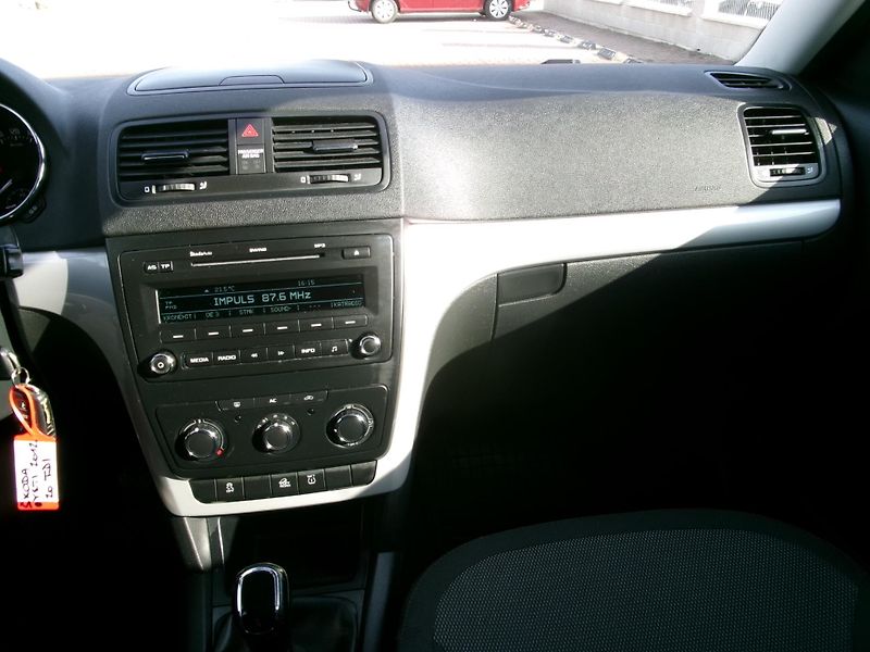 Škoda Yeti (2012) 2,0TDI 4x4 AC TAŽNÉ 1.MAJ - fotka 21 z 26