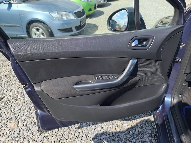 Peugeot 308 (2013) - fotka 38 z 40