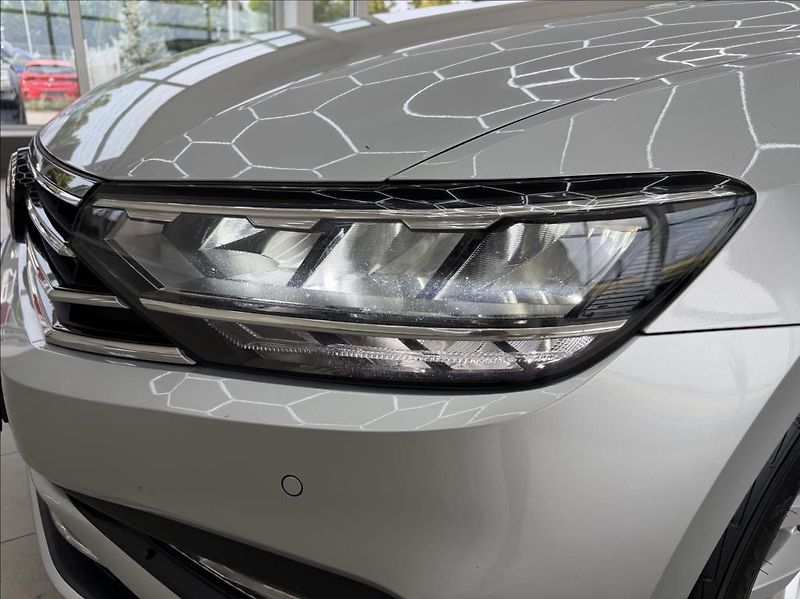Volkswagen Passat 2,0 TDI, LED, DSG, MirrorLink - fotka 33 z 33