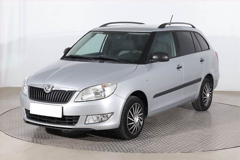 Škoda Fabia (2014) Ambition 1.4 16V - fotka 2 z 16
