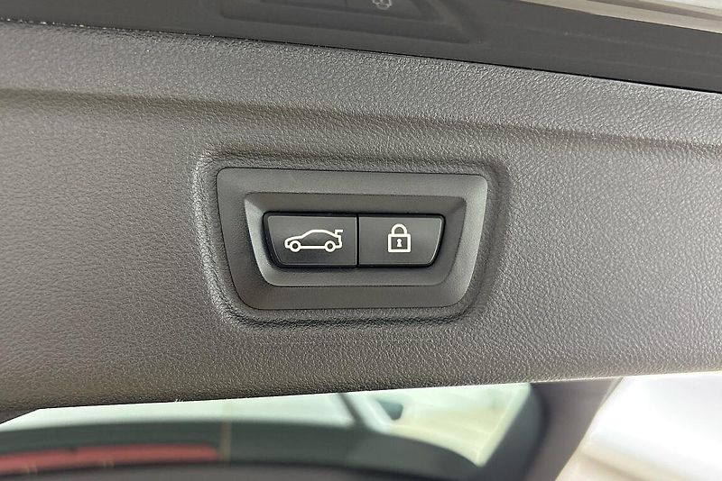 BMW Řada 3 330d xDrive - fotka 11 z 26