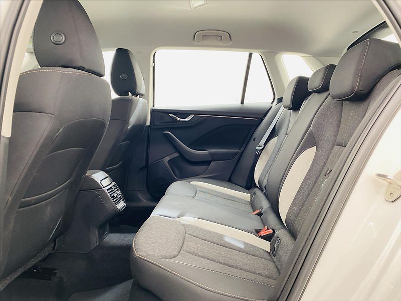 Škoda Kamiq 1,5 TSI 110kW Style - fotka 6 z 24