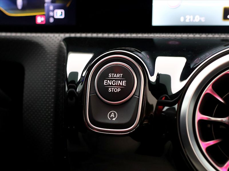 Mercedes-Benz CLA 2,0 35 AMG 225kW 4MATIC CZ - fotka 32 z 46