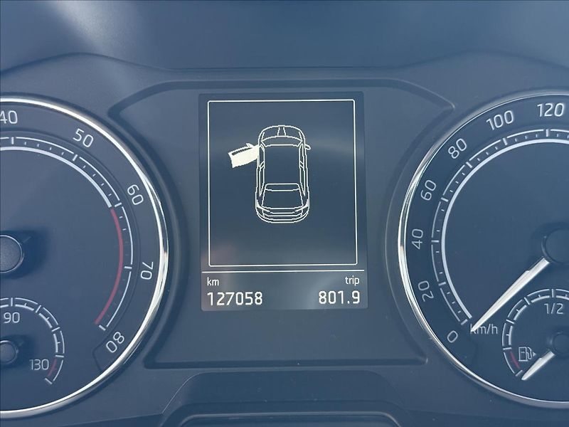 Škoda Scala 1,0   TSI 85kW,SERVISKA,1. MAJ - fotka 12 z 26