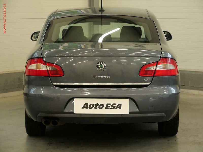 Škoda Superb (2009) 2.0 TDi, ČR, Xenon, AC - fotka 5 z 23