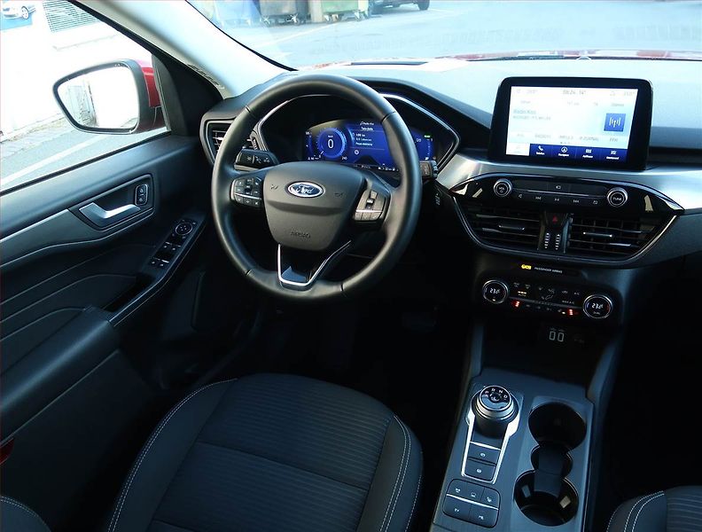 Ford Kuga (2022) Titanium 2.5 Plug-in Hybrid - fotka 7 z 23