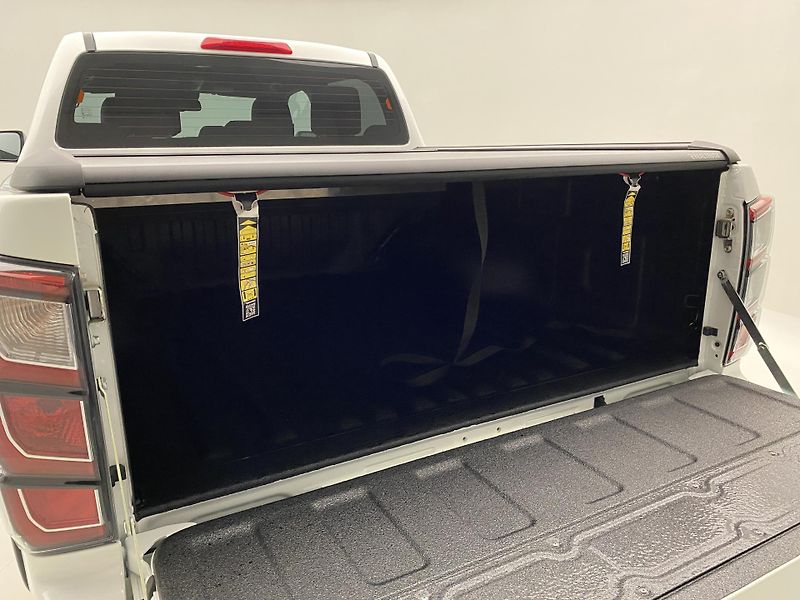 Isuzu D-Max (2025) Double Cab 1,9 V-Cross 4x4 AUT - fotka 18 z 34