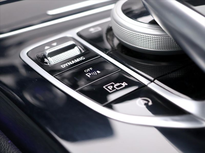 Mercedes-Benz Třídy C 2.0 220d 143kW Aut. LED - fotka 26 z 37