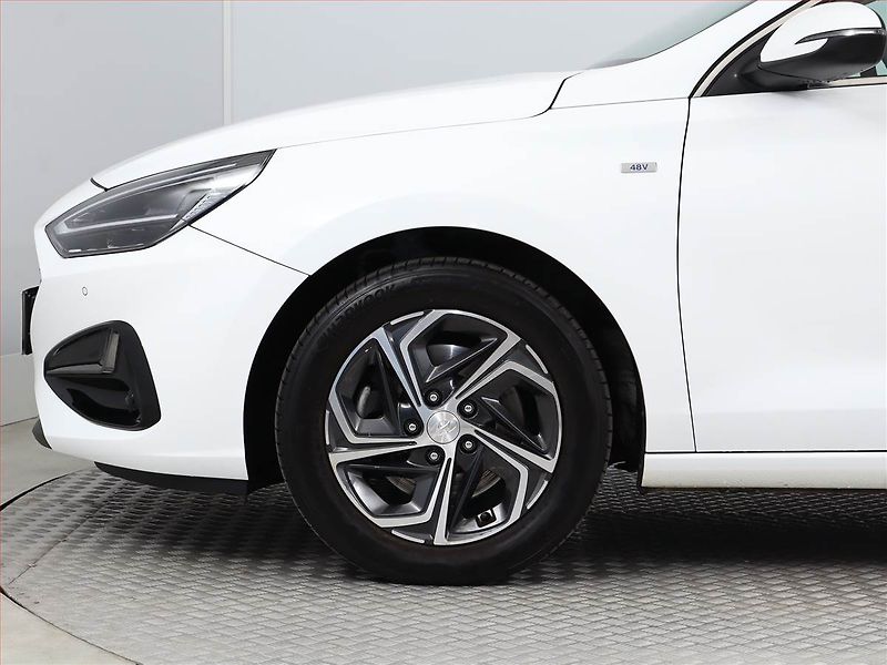 Hyundai i30 (2021) 1.5 T-GDI MHEV, ČR,1.maj - fotka 12 z 16