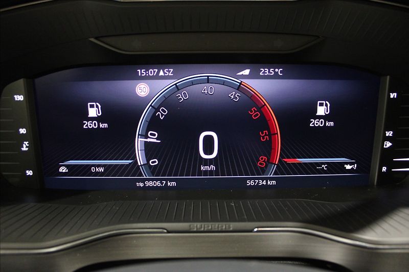 Škoda Superb 2,0 TDI Style REZERVOVÁNO - fotka 24 z 39