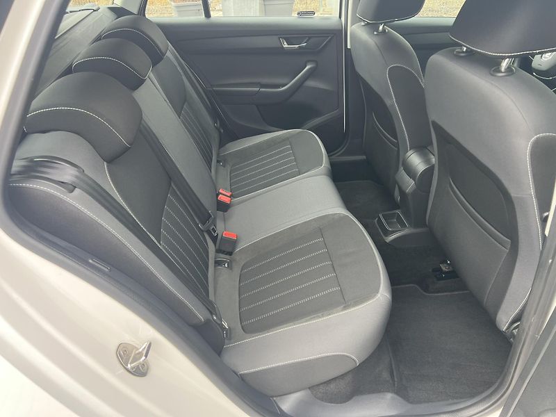 Škoda Fabia (2021) 1.0 TSI 70KW STYLE ČR 1MAJITEL - fotka 10 z 18