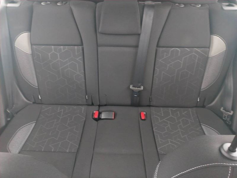 Peugeot 2008 (2017) Active 1.2 PureTech, Tempomat - fotka 10 z 17