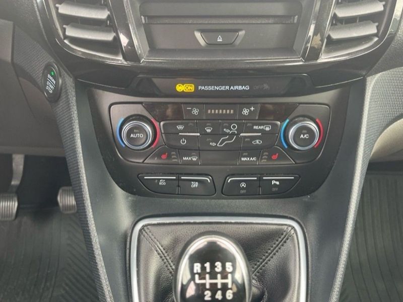 Ford Tourneo Connect 1.5D,88KW,CZ,1.MAJ,SERVIS - fotka 11 z 14