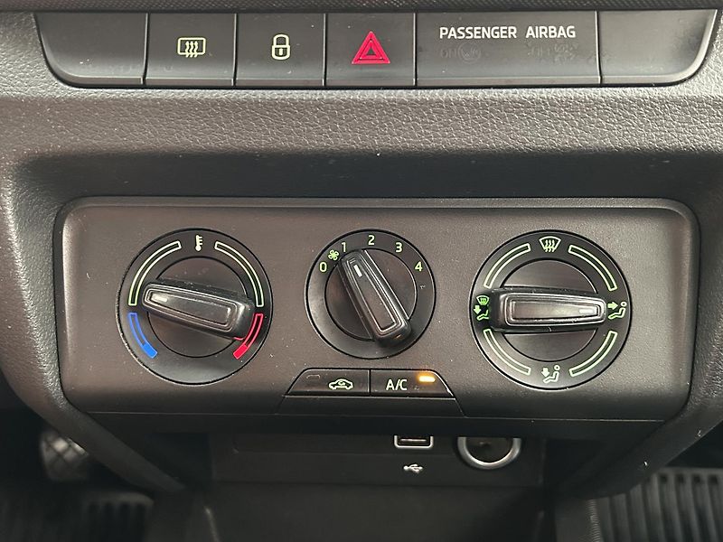 Škoda Fabia 1.0 TSI Ambition - fotka 20 z 27