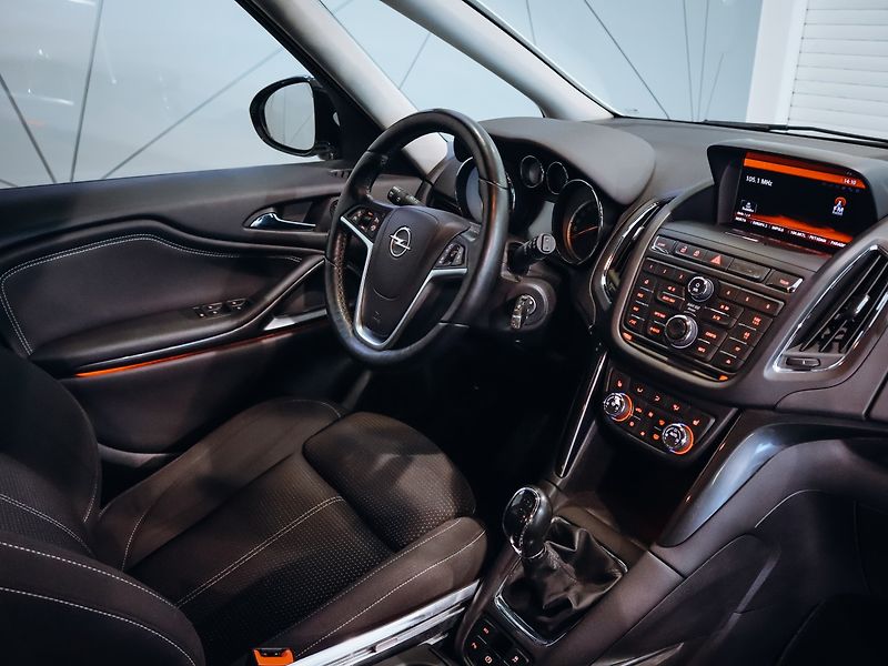 Opel Zafira 2.0CDTi OPC Line - fotka 20 z 28