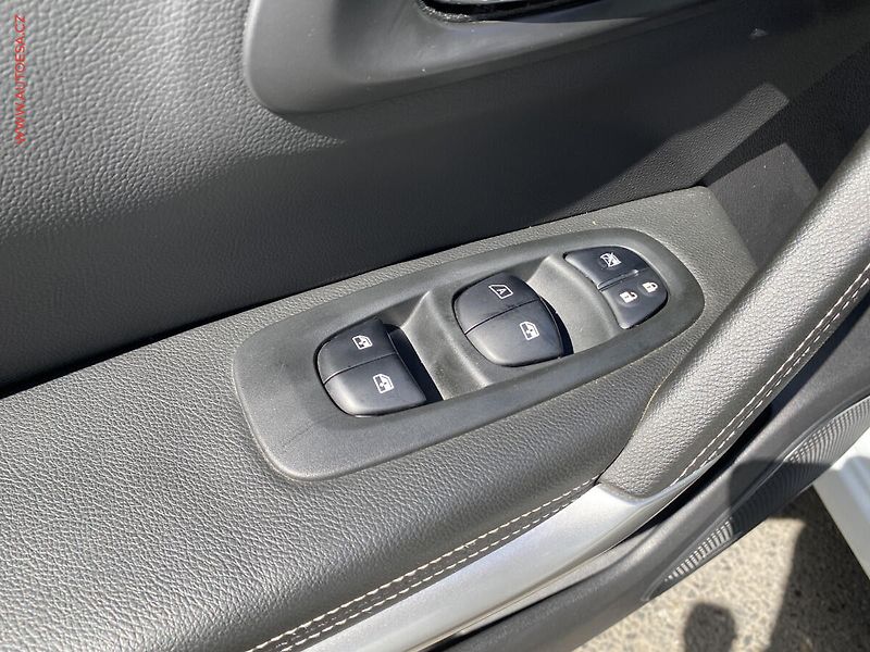 Renault Kadjar (2016) 1.2 TCe, BOSE, AT, LED, panor - fotka 13 z 18