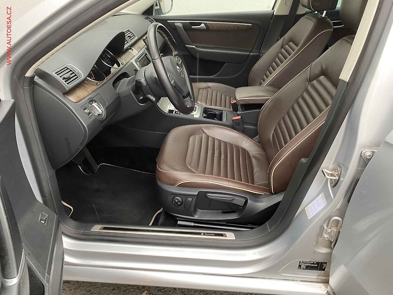 Volkswagen Passat (2013) 2.0 TSi, Exclusive, DSG - fotka 9 z 21