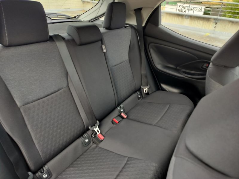 Toyota Yaris 1.5 hybrid - fotka 21 z 26