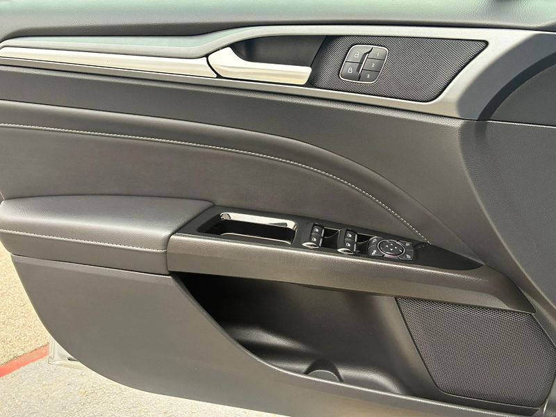 Ford Mondeo (2015) 2.0TDCi, 110KW, TITANIUM - fotka 21 z 28