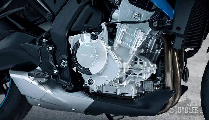 CFMOTO (2026) 675 NK GP - Limitovaná edice - fotka 5 z 9