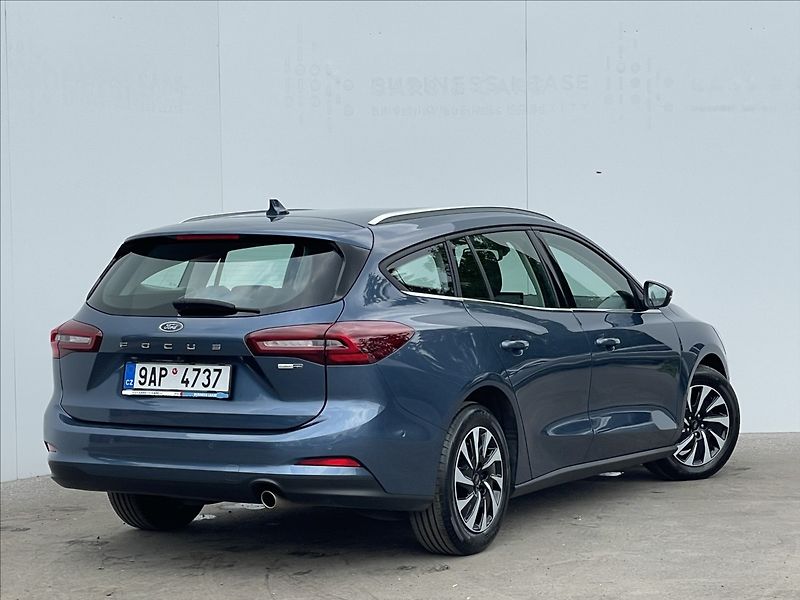 Ford Focus 1,0 EcoBoost A7 Combi Titanium - fotka 3 z 21
