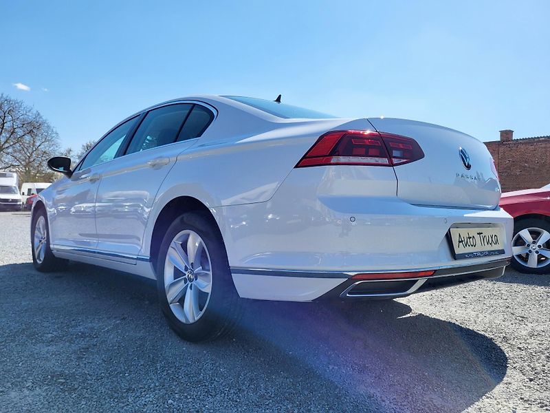 Volkswagen Passat SEDAN 2.0 TDi ELEGANCE *ČR - fotka 39 z 48