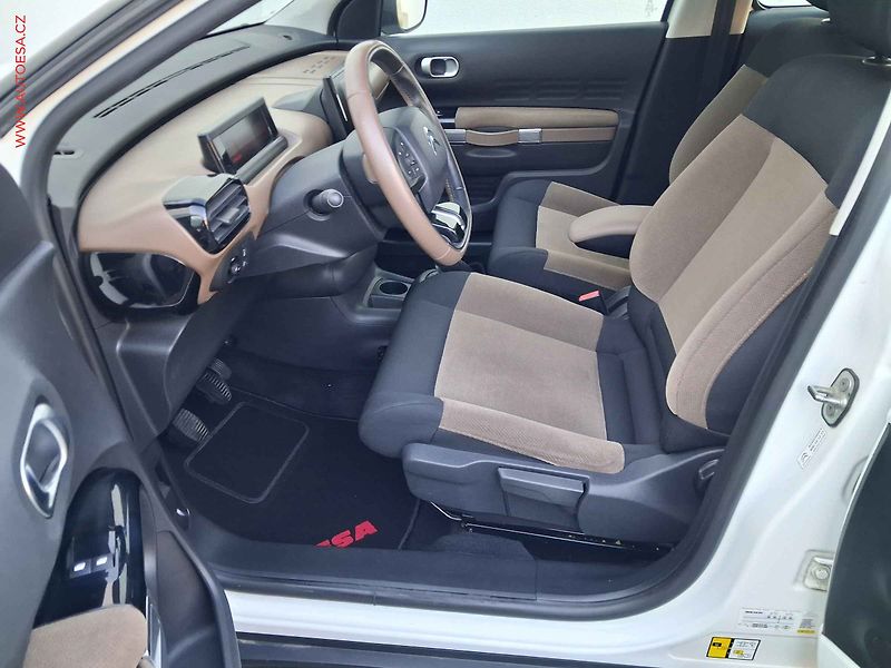 Citroën C4 Cactus (2015) 1.2i, ČR, STK5/28 - fotka 9 z 16