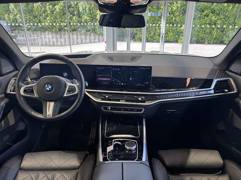 BMW X5 xDrive30d M-Sport - fotka 15 z 31