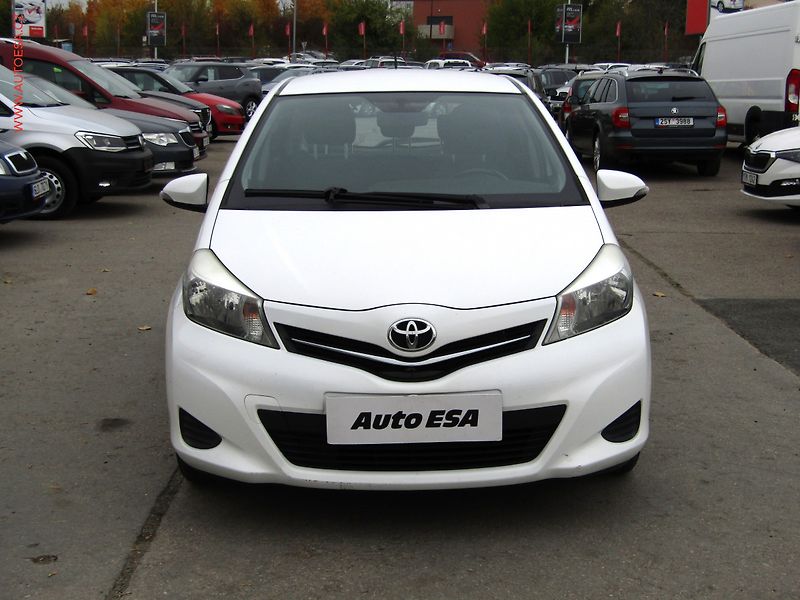 Toyota Yaris (2014) 1.0VVT-i, 2.maj,ČR, STK2/27 - fotka 2 z 17