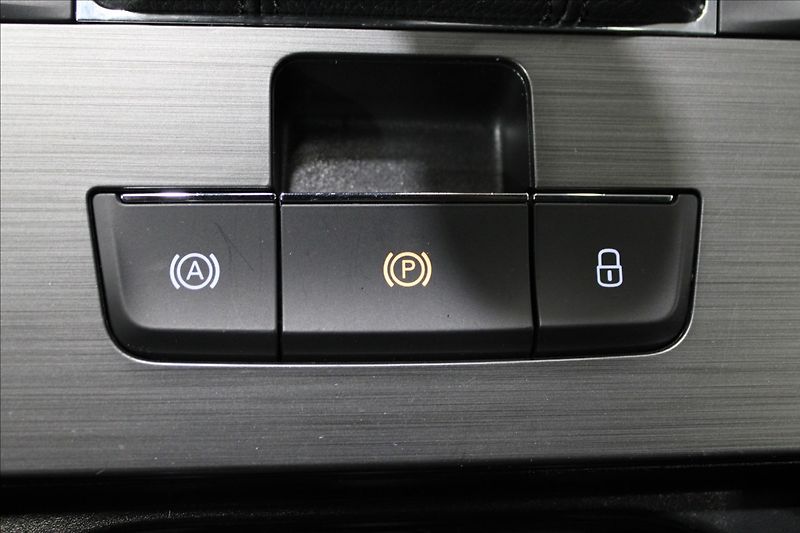 Škoda Superb 2,0 TDI Style REZERVOVÁNO - fotka 34 z 39