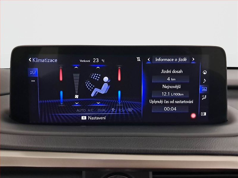 Lexus RX 400h (2022) 300 AWD - fotka 23 z 24