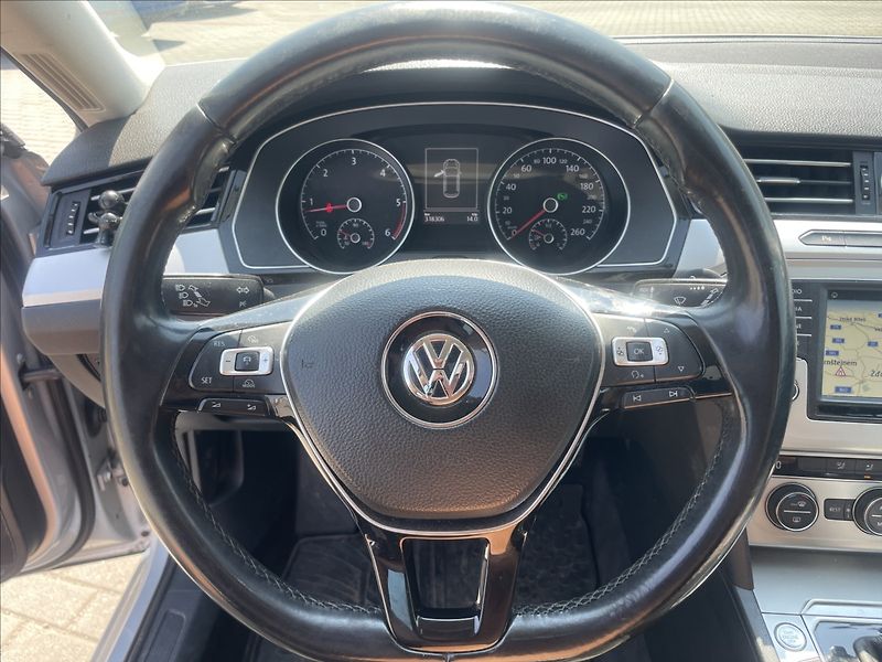 Volkswagen Passat 2,0 TDi 110kw Radar DSG GPS Hi - fotka 16 z 43