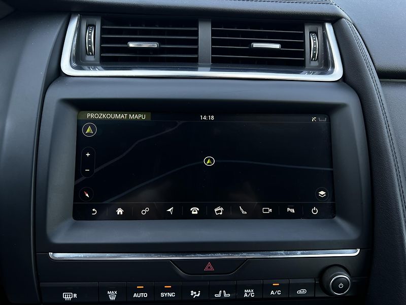 Jaguar E-Pace 2.0T 147kW AWD Sport 1.Maj  - fotka 15 z 23